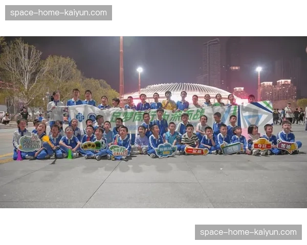 “中超球星公益行”活动，多名球员探望残疾儿童康复中心