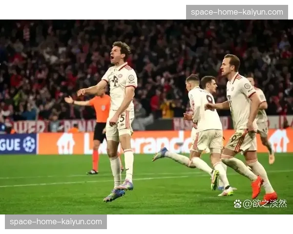 特写：告别战替补登场，38岁的穆勒在安联球场接受全场致敬